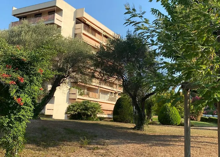 Apartment Juan-les-pins, 4 Pieces, 80m2, Luxe Piscine Tennis *